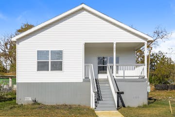 1825 N Ctr San Antonio, TX 78202